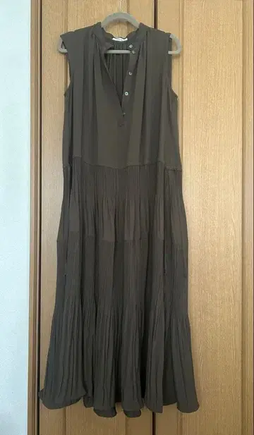 maison de R 조젯 플리츠 원피스 카키