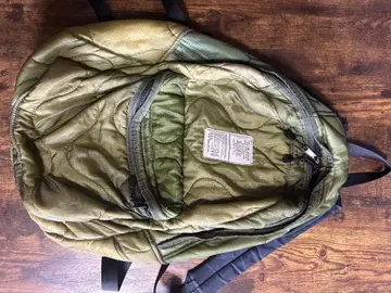 올리브 그린 퀼팅 백팩