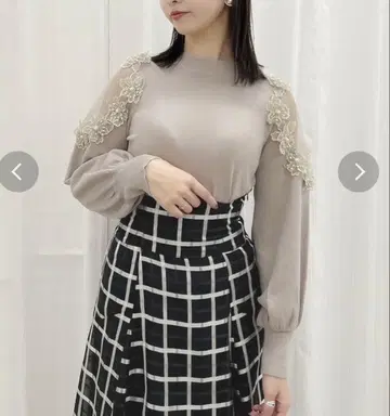 dazzlin 숄더 플라워 니트 풀오버