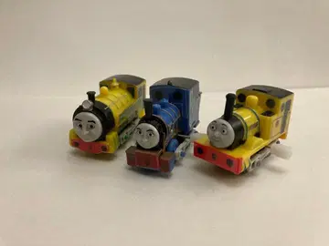 캡슐 프라레일 토마스 옐로우 컬러의 레니아스 과거의 빅터 밀리