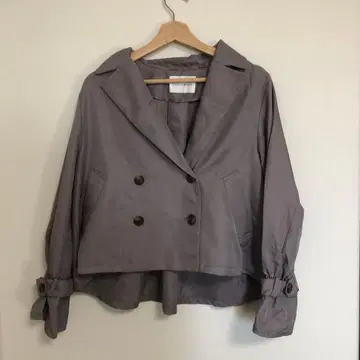 새상품급 Couture Brooch 숏 트렌치코트