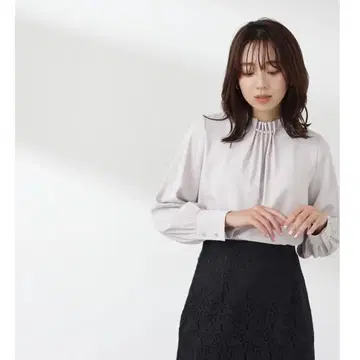 내추럴 뷰티 베이직 펄 턱 블라우스