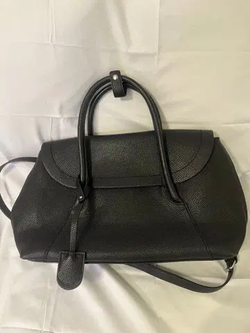 ZARA 블랙 가죽풍 핸드백