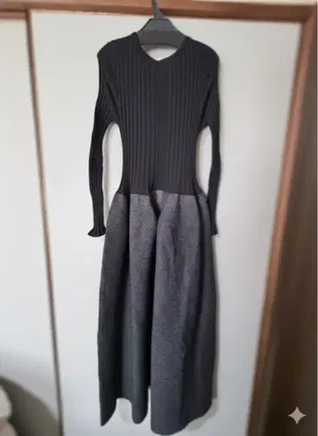 CFCL 리브 니트 긴팔 플레어 원피스