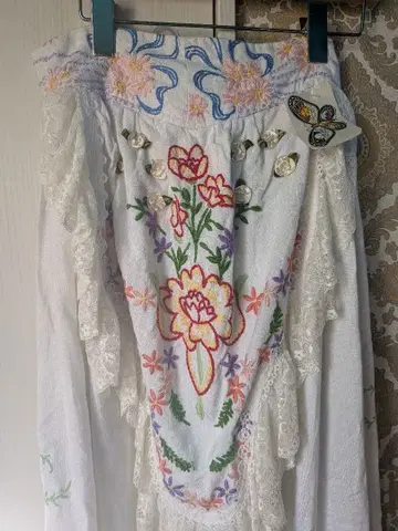 빈티지 패브릭을 리메이크한 플라워 자수 레이스 귀여운 하나뿐인 앤티크