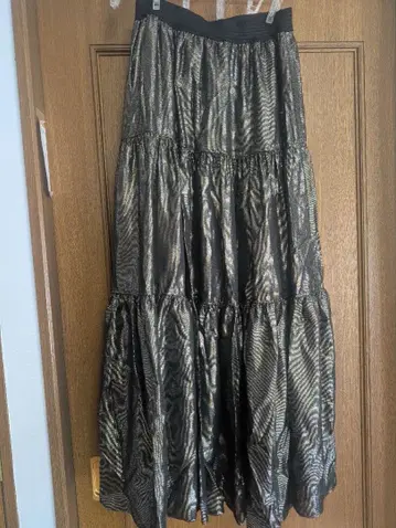 플리츠 롱 스커트와 큐빅 맨투맨 세트 송년회나 파티에도 최적