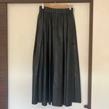 SACRA 블랙 플레어 롱 스커트