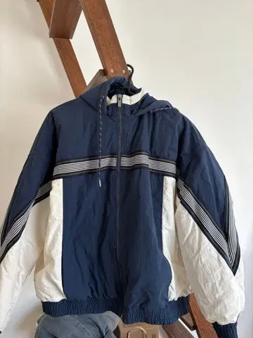 스트라이프 디자인 자켓 네이비