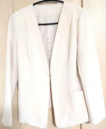 [ Emilyan ] 화이트 테일러드 자켓