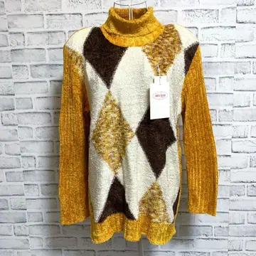 미사용품 [ TOMATSU BOUTIQUE ] 마름모 무늬 터틀넥 니트