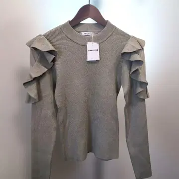 [ 미사용 새상품 ] INGNI 프릴 리브 니트 긴팔