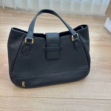 로베르타 블랙 가죽 핸드백