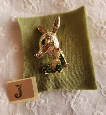 앤티크 브로치 각인 있음. JJJ. 밤비.