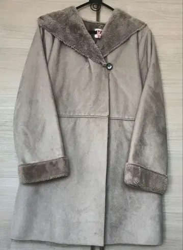 후드 부착 무스탕풍 코트