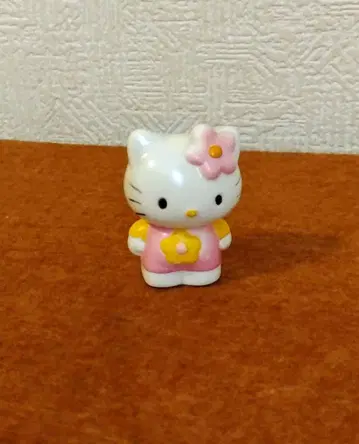 레트로 헬로키티 피규어