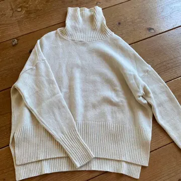 NARU 화이트 니트