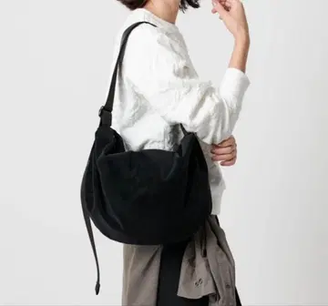 뷰티 앤 유스 숄더백 개더 라운드 애로우즈