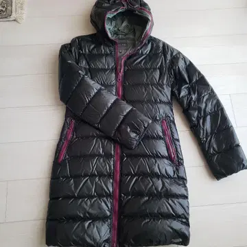 블랙 후드 부착 다운 자켓