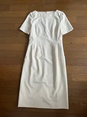 MALIANO 반팔 무릎 기장 원피스 베이지