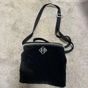 JHN 블랙 벨벳 숄더백