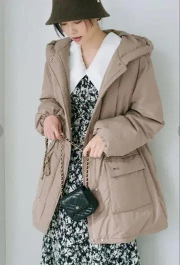 SNIDEL 니시카와 레이디 모즈 다운 모카 2022년 모델