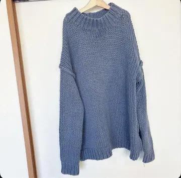 오버 사이즈 구름 블루 터틀넥 니트