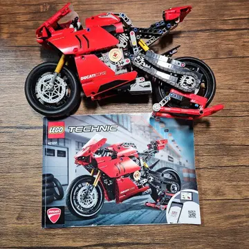 레고(LEGO) 테크닉 두카티 파니갈레 V4 R