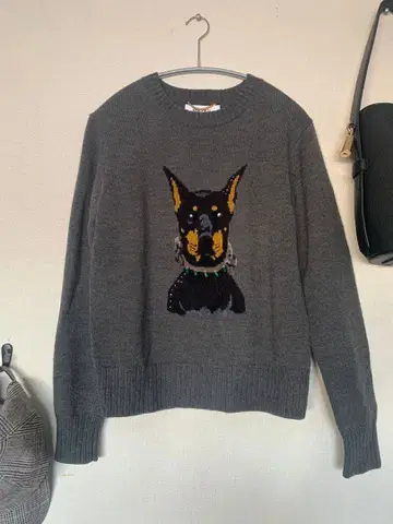 뮤베일 도베르만 패턴 멋쟁이 스웨터