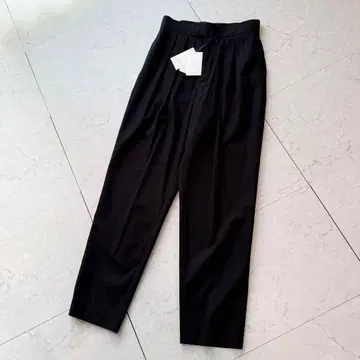 새상품 윔 가젯 턱 슬랙스 38 네이비 택 포함