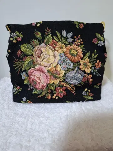 Think Bee! 플라워 자수 핸드백