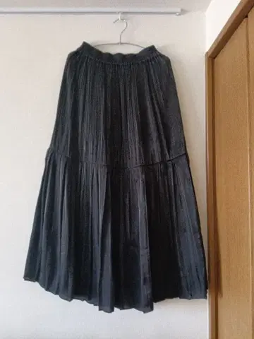 블랙 플리츠 롱 스커트