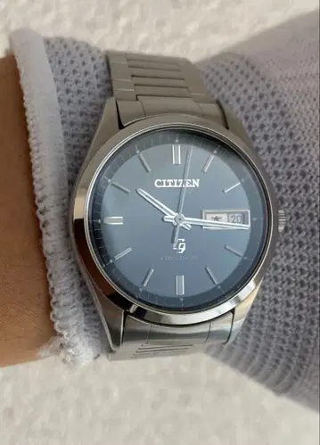 시티즌 크리스토론 쿼츠 그레이 다이얼 작동 양호