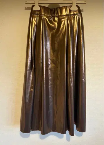 MARIA McMANUS 마리아 맥마너스 메탈릭 플레어 스커트