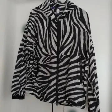 더 노스페이스 제브라 패턴 한번 착용 택 포함 미사용 새상품을 양도받음