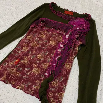 BETTY'S BLUE COLLECTION 니트탑