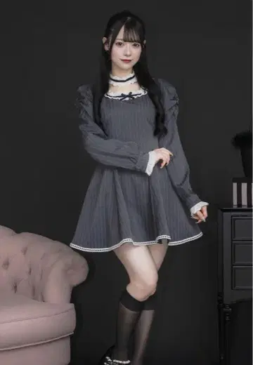 pium 초커 달린 코튼 프릴 긴팔 원피스