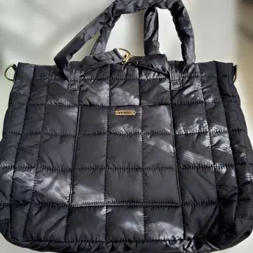 언더아머 퀼팅 토트백 블랙