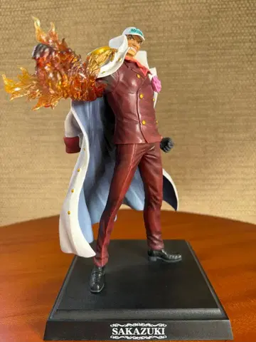 원피스 사카즈키 피규어