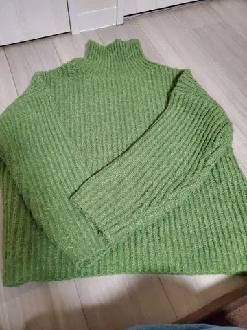 캐널진 Vial J 그린 컬러 긴팔 니트 스웨터