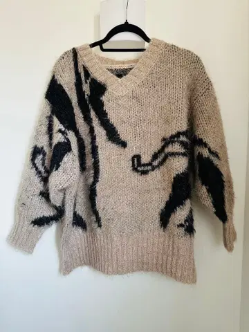 새상품 미착용 택 포함 ESICA 뉘앙스 패턴 니트 풀오버 베이지