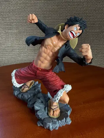 원피스 루피 전투 포즈 피규어