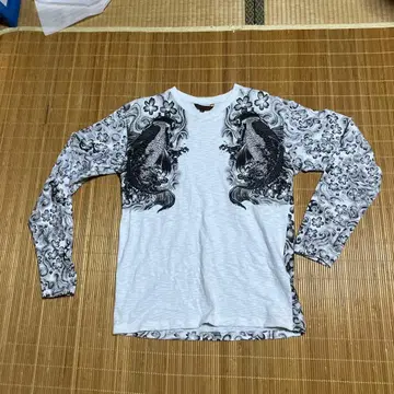 잉어와 꽃 그래픽 롱 T셔츠 사이즈 L 덤 포함 칠부 소매 사이즈 L