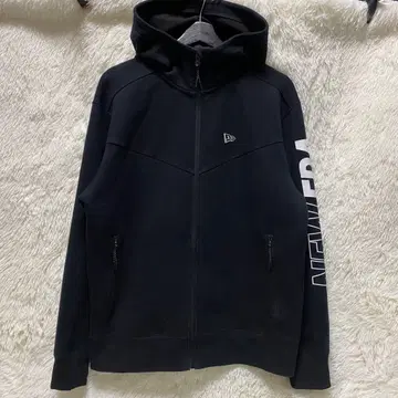 새상품급 NEWERA 테크 맨투맨 풀 지퍼 후디 블랙 XL 사이즈