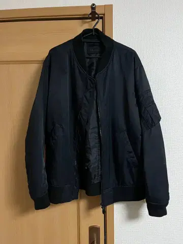 UNIQLO 블랙 MA-1 플라이트 자켓