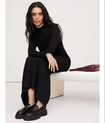 바나나리퍼블릭 24AW 와이드 리브 터틀넥 니트 원피스