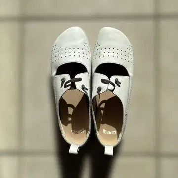 캠퍼 CAMPER 플랫슈즈 화이트 23.5cm 37