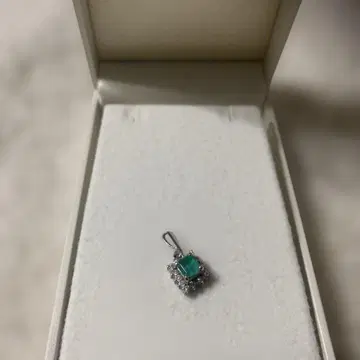 플라티나 에메랄드 다이아 펜던트 탑