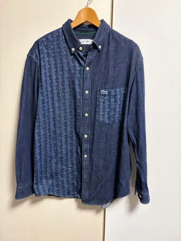 라코스테의 모노그램 패턴 긴팔 데님 셔츠