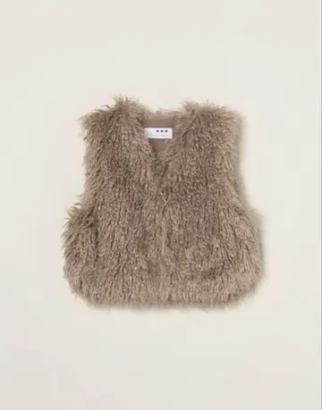 2025AW 쓰리닷츠 웨이비 퍼 숏 베스트