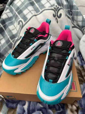 [미사용 새상품] FILA x 하츠네 미쿠 Twister/28cm